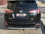 Toyota RAV4 2016 годаfor9 300 000 тг. в Актау