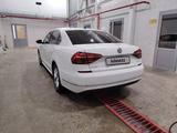 Volkswagen Passat 2017 года за 7 400 000 тг. в Актобе – фото 2
