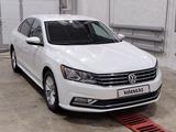 Volkswagen Passat 2017 года за 7 400 000 тг. в Актобе – фото 5