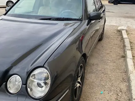 Mercedes-Benz E 240 2001 года за 4 000 000 тг. в Актау – фото 4