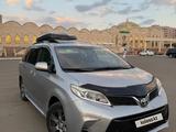 Toyota Sienna 2017 года за 15 000 000 тг. в Уральск – фото 2