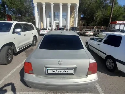 Volkswagen Passat 1997 года за 1 800 000 тг. в Караганда – фото 3