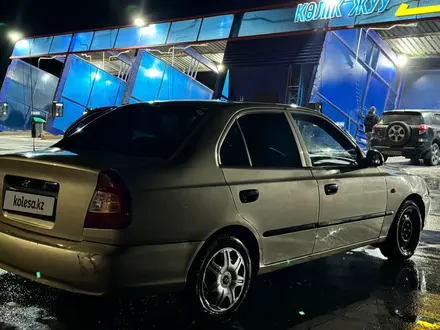 Hyundai Accent 2004 года за 2 500 000 тг. в Атырау – фото 3