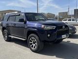 Toyota 4Runner 2017 года за 12 200 000 тг. в Атырау – фото 3