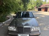 Mercedes-Benz E 220 1994 года за 2 800 000 тг. в Тараз – фото 3