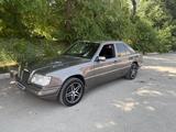 Mercedes-Benz E 220 1994 года за 2 800 000 тг. в Тараз