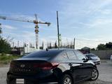 Hyundai Elantra 2019 года за 6 300 000 тг. в Тараз – фото 2