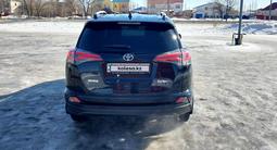 Toyota RAV4 2016 года за 11 000 000 тг. в Актобе – фото 4