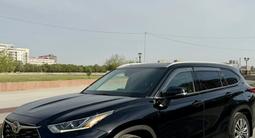 Toyota Highlander 2020 года за 23 000 000 тг. в Атырау