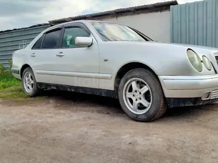 Mercedes-Benz E 200 1996 года за 1 800 000 тг. в Караганда – фото 3