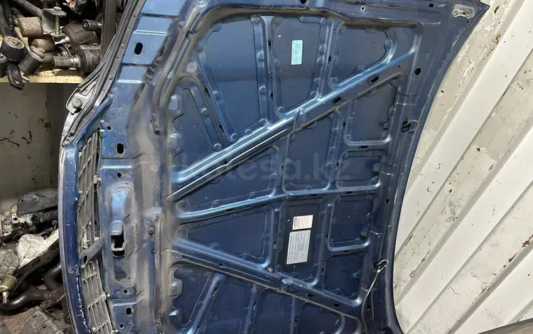 Капот с решеткой Nissan Maxima Cefiro A32 за 130 000 тг. в Алматы