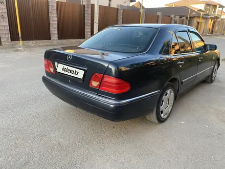 Mercedes-Benz E 200 1996 года за 1 670 000 тг. в Караганда – фото 5