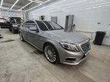 Mercedes-Benz S 500 2013 года за 29 000 000 тг. в Астана – фото 2