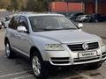 Volkswagen Touareg 2002 года за 3 900 000 тг. в Алматы – фото 2