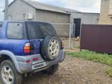 Toyota RAV4 1999 года за 1 500 000 тг. в Атырау – фото 2