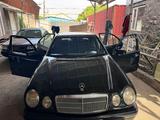 Mercedes-Benz E 230 1996 года за 2 000 000 тг. в Алматы
