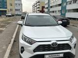 Toyota RAV4 2021 года за 15 500 000 тг. в Жезказган