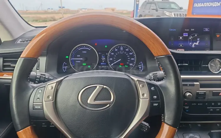 Lexus ES 300h 2014 года за 7 300 000 тг. в Жанаозен
