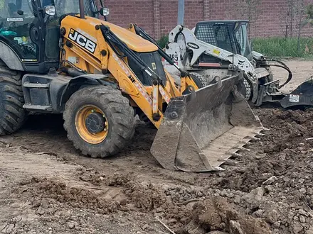 JCB  3CX 2017 года за 30 000 000 тг. в Астана