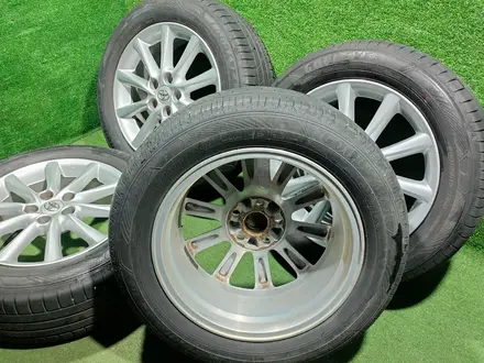 Диск Оригинал Toyota с шинами Good Year 215/60 R17 за 300 000 тг. в Алматы – фото 4