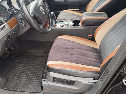 Volkswagen Touareg 2007 года за 6 950 000 тг. в Алматы – фото 11