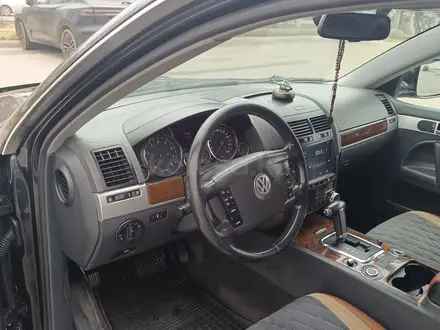 Volkswagen Touareg 2007 года за 6 950 000 тг. в Алматы – фото 12