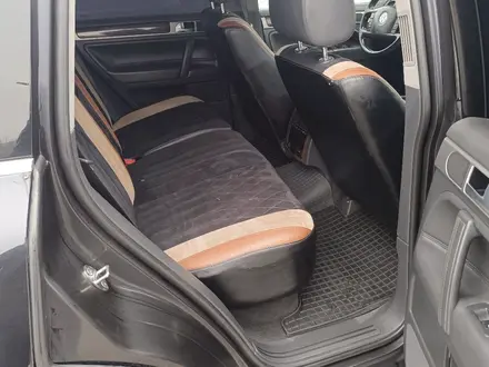 Volkswagen Touareg 2007 года за 6 950 000 тг. в Алматы – фото 17