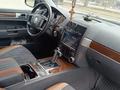 Volkswagen Touareg 2007 года за 6 950 000 тг. в Алматы – фото 21