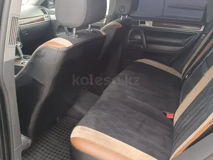 Volkswagen Touareg 2007 года за 6 950 000 тг. в Алматы – фото 8