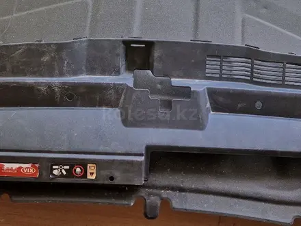 Кожух замка капота Kia K5 2022 за 1 000 тг. в Алматы