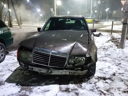 Mercedes-Benz E 230 1990 года за 600 000 тг. в Алматы