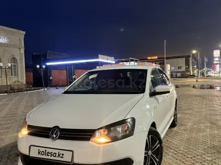 Volkswagen Polo 2015 года за 3 999 000 тг. в Уральск – фото 2