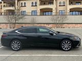 Lexus ES 300h 2019 годаүшін16 500 000 тг. в Актау – фото 3