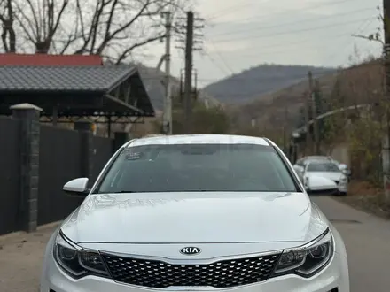 Kia K5 2017 года за 7 400 000 тг. в Алматы – фото 2