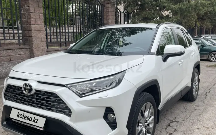 Toyota RAV4 2021 года за 17 000 000 тг. в Алматы
