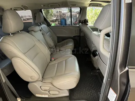 Toyota Sienna 2014 года за 10 500 000 тг. в Жанаозен – фото 9