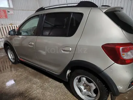 Renault Sandero Stepway 2015 года за 3 800 000 тг. в Актобе – фото 4