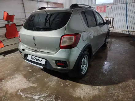Renault Sandero Stepway 2015 года за 3 800 000 тг. в Актобе – фото 8