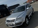 Volkswagen Touareg 2005 годаүшін4 800 000 тг. в Алматы