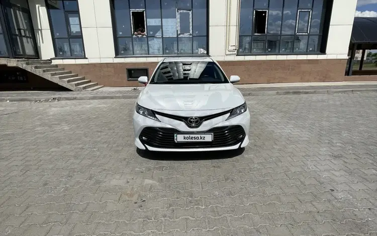 Toyota Camry 2018 года за 13 500 000 тг. в Уральск
