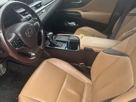 Lexus ES 250 2019 года за 22 000 000 тг. в Жанаозен – фото 3