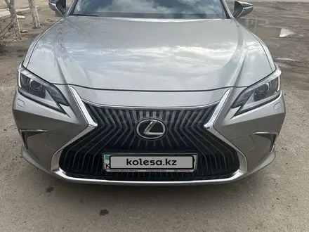 Lexus ES 250 2019 года за 22 000 000 тг. в Жанаозен – фото 2