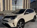 Toyota RAV4 2016 годаүшін10 400 000 тг. в Астана – фото 2