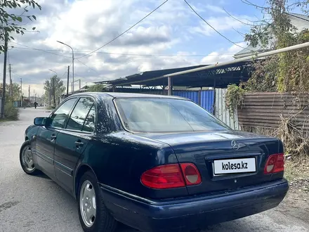 Mercedes-Benz E 280 1998 года за 3 396 000 тг. в Алматы – фото 3