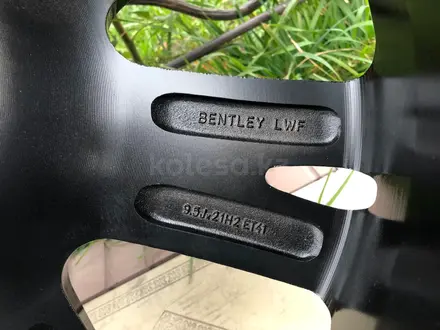 Оригинальные диски R21 на Bentley (Бентли). за 685 000 тг. в Алматы – фото 9