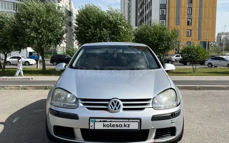 Volkswagen Golf 2004 года за 3 800 000 тг. в Астана