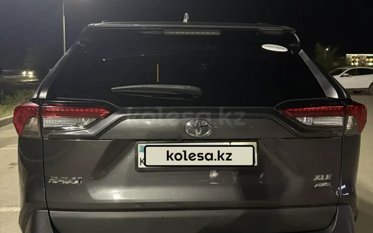 Toyota RAV4 2021 года за 13 000 000 тг. в Актобе