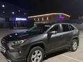 Toyota RAV4 2021 года за 13 000 000 тг. в Актобе – фото 2