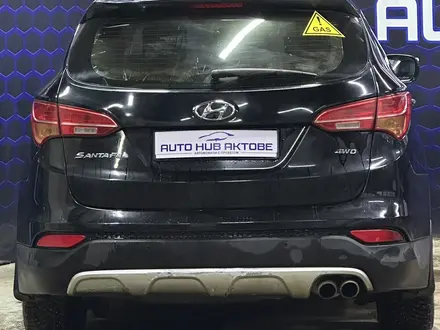 Hyundai Santa Fe 2012 года за 8 300 000 тг. в Актобе – фото 3