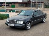 Mercedes-Benz E 280 1993 года за 2 590 000 тг. в Шымкент – фото 3